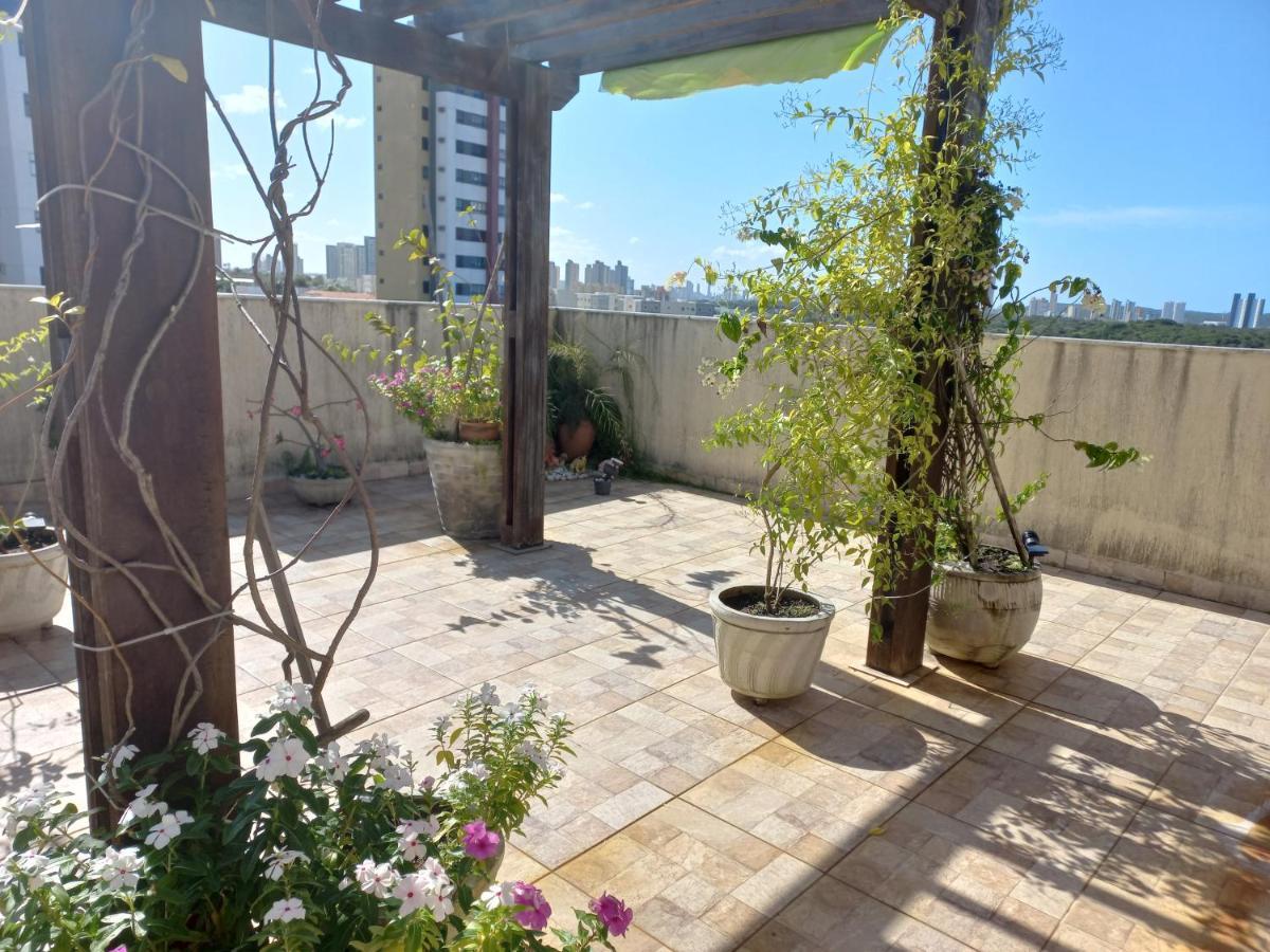 Um Lindo E Encantador Apartamento Com Pátio! Apartamento *
