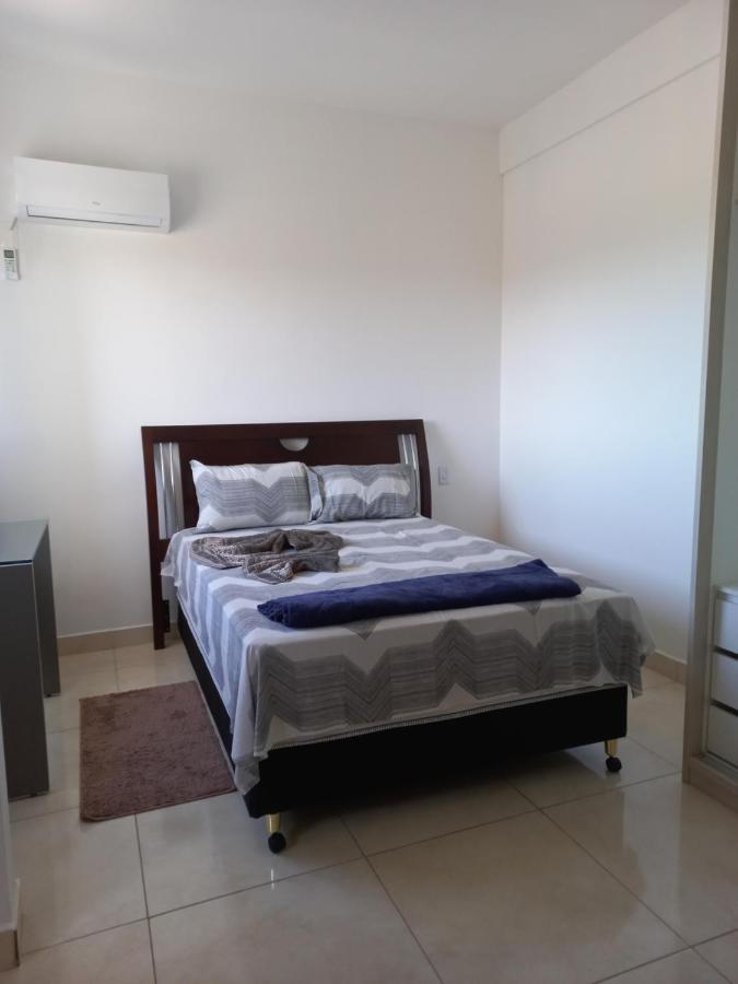 Um Lindo E Encantador Apartamento Com Pátio!